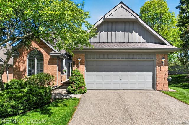 37828 Avon Lane, Farmington Hills, MI 48331
