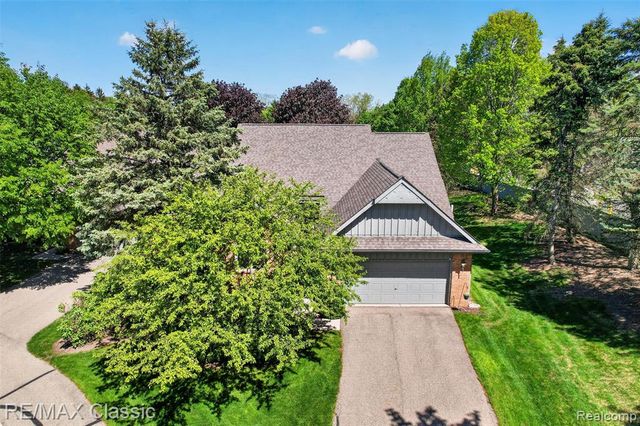 37828 Avon Lane, Farmington Hills, MI 48331