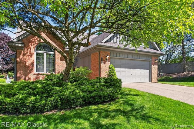 37828 Avon Lane, Farmington Hills, MI 48331