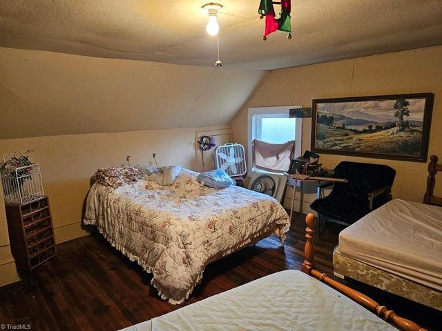 4793 Cheek Mountain Road, Laurel Springs, NC 28644
