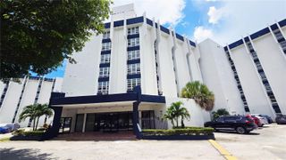 9682 Fontainebleau Blvd 203, Miami, FL 33172