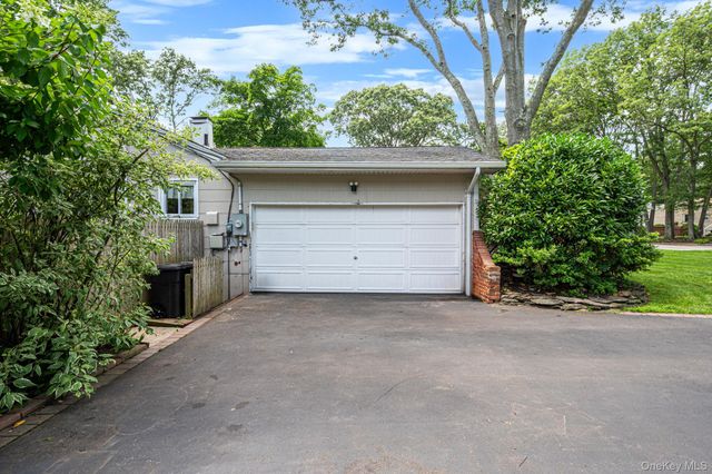 44 Winslow Lane, Smithtown, NY 11787