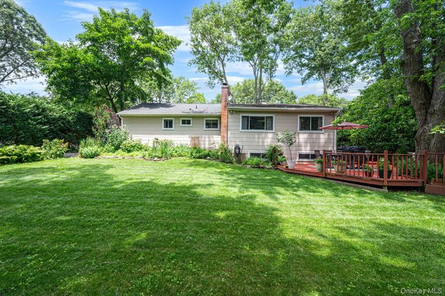 44 Winslow Lane, Smithtown, NY 11787