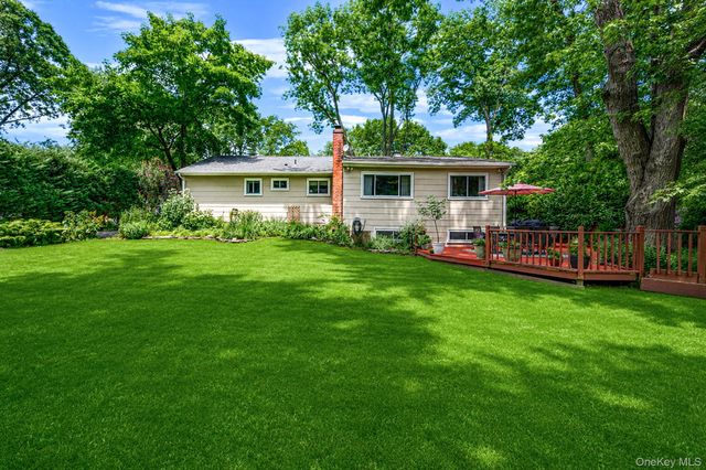 44 Winslow Lane, Smithtown, NY 11787