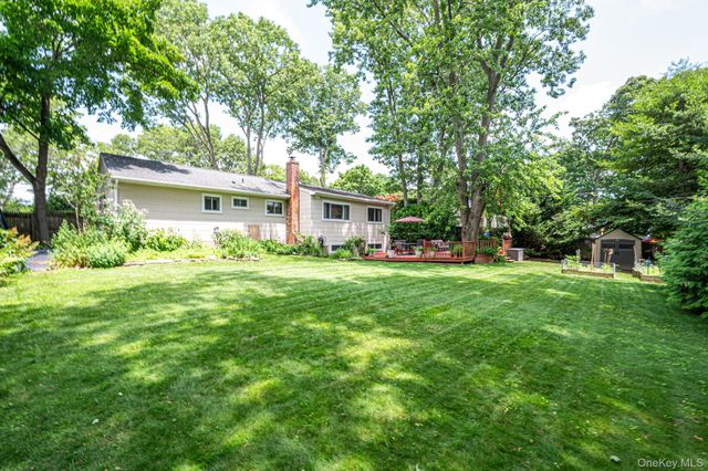 44 Winslow Lane, Smithtown, NY 11787