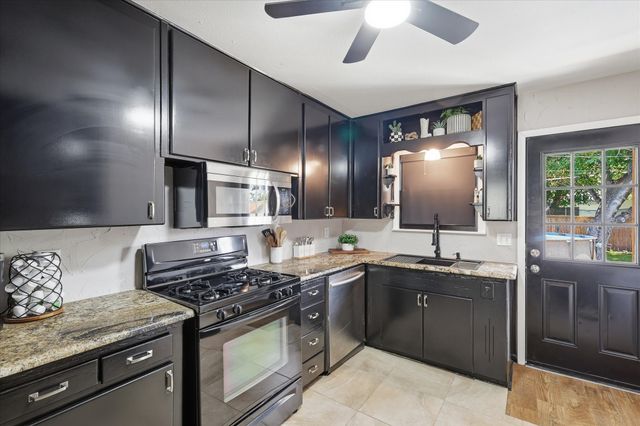 3528 Meadow Oaks Drive, Haltom City, TX 76117