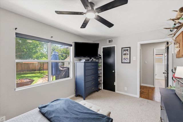 3528 Meadow Oaks Drive, Haltom City, TX 76117