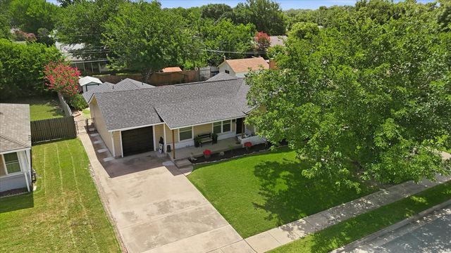 3528 Meadow Oaks Drive, Haltom City, TX 76117