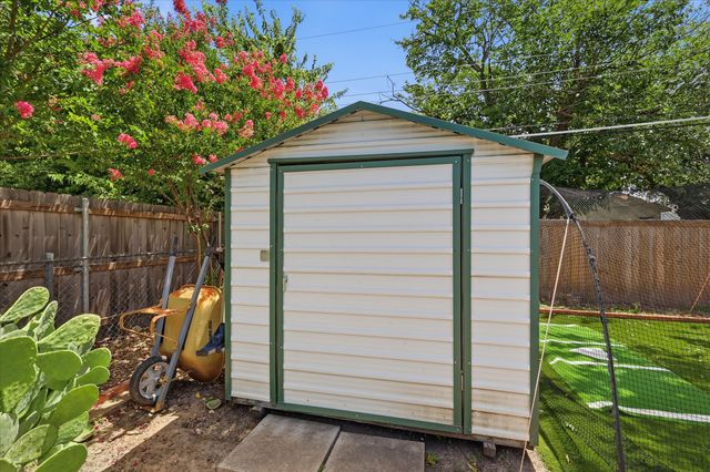 3528 Meadow Oaks Drive, Haltom City, TX 76117