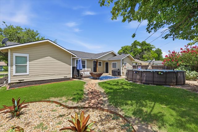 3528 Meadow Oaks Drive, Haltom City, TX 76117