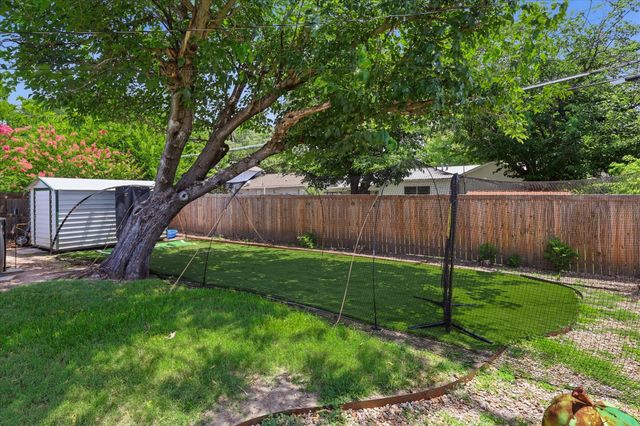 3528 Meadow Oaks Drive, Haltom City, TX 76117