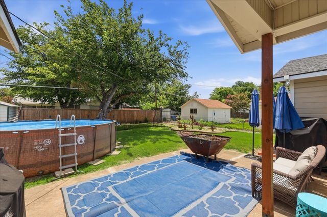 3528 Meadow Oaks Drive, Haltom City, TX 76117