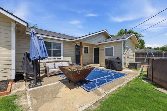 3528 Meadow Oaks Drive, Haltom City, TX 76117