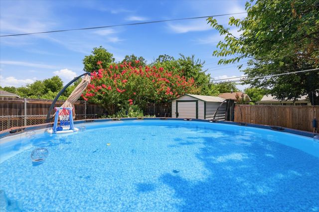 3528 Meadow Oaks Drive, Haltom City, TX 76117