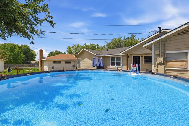 3528 Meadow Oaks Drive, Haltom City, TX 76117
