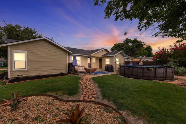 3528 Meadow Oaks Drive, Haltom City, TX 76117