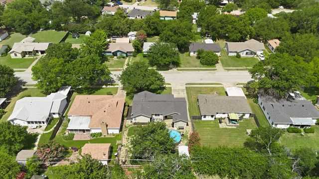 3528 Meadow Oaks Drive, Haltom City, TX 76117