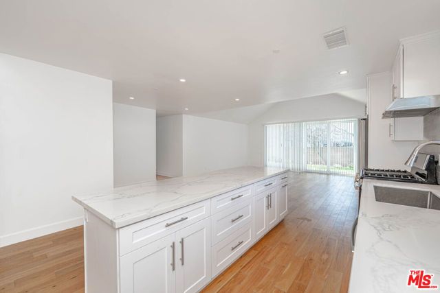 5941 Etiwanda Avenue, Tarzana (los Angeles), CA 91356