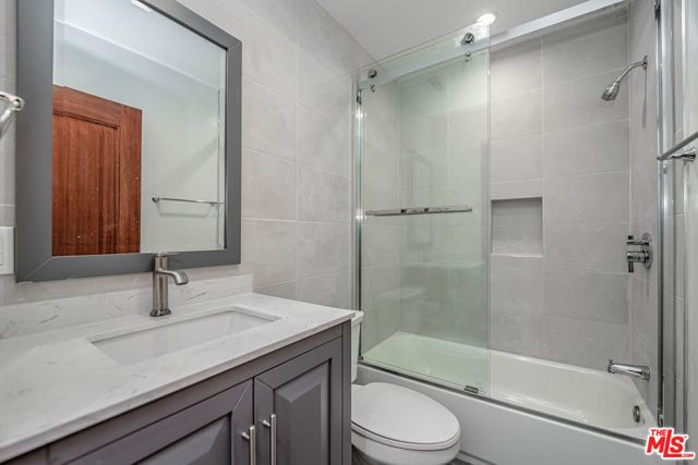5941 Etiwanda Avenue, Tarzana (los Angeles), CA 91356