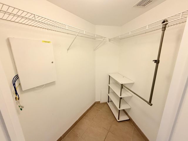19900 E Country Club Drive 210, Aventura, FL 33180
