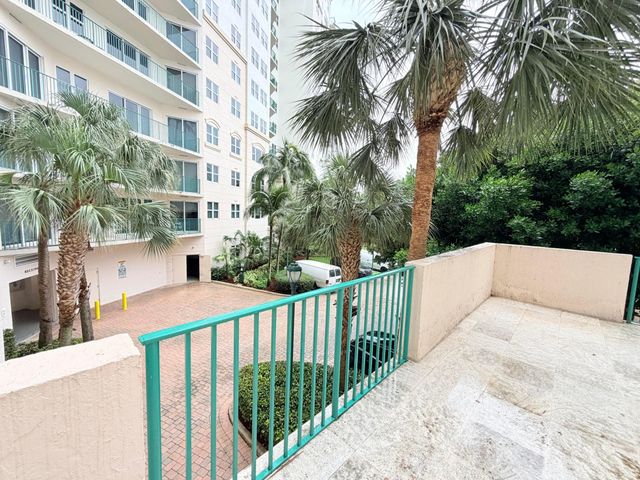 19900 E Country Club Drive 210, Aventura, FL 33180
