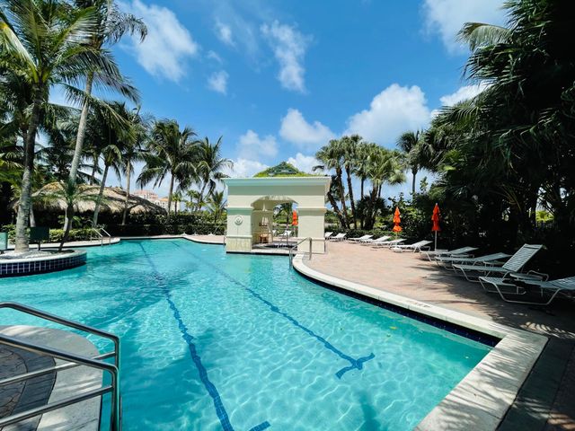19900 E Country Club Drive 210, Aventura, FL 33180