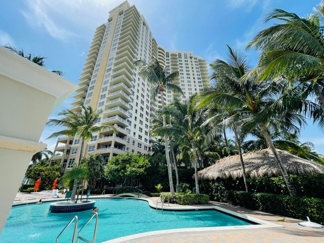 19900 E Country Club Drive 210, Aventura, FL 33180