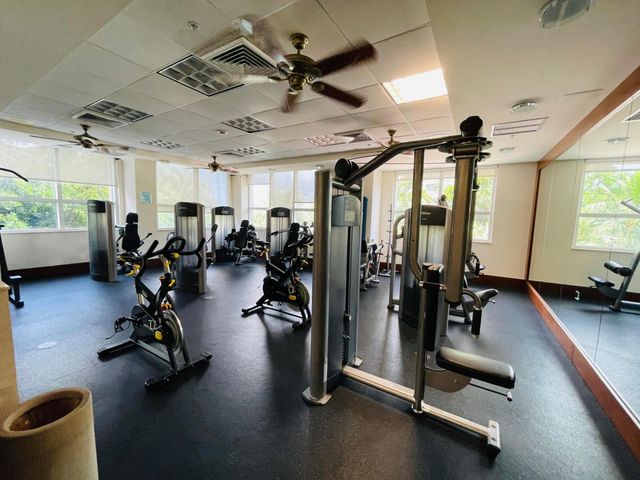 19900 E Country Club Drive 210, Aventura, FL 33180