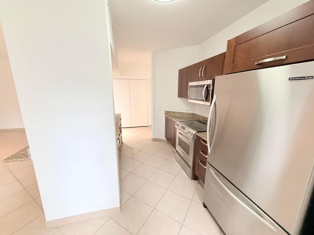 19900 E Country Club Drive 210, Aventura, FL 33180