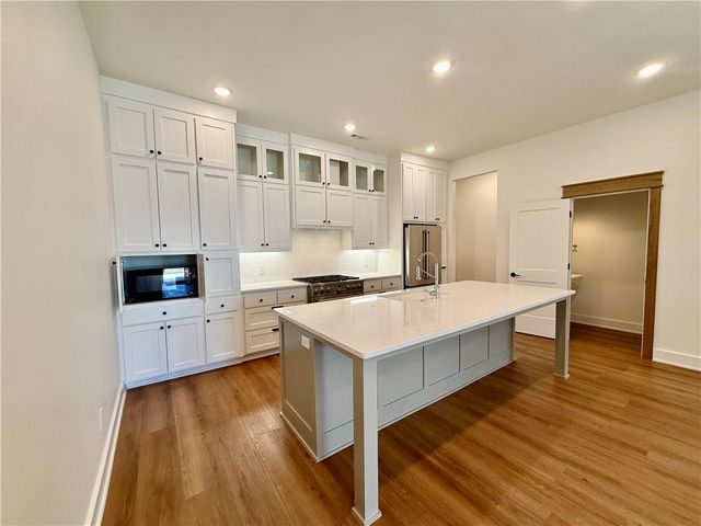 825 NW 14th Street, Bentonville, AR 72712