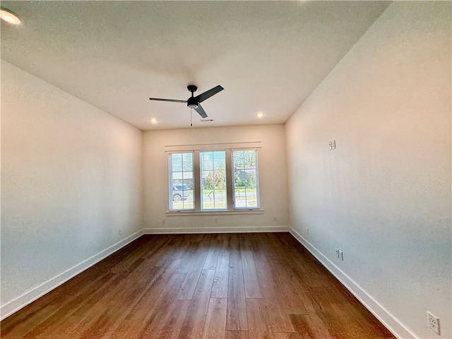 825 NW 14th Street, Bentonville, AR 72712