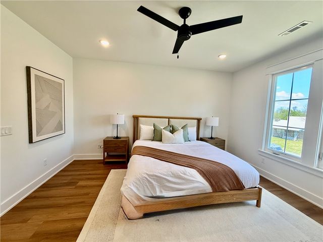 825 NW 14th Street, Bentonville, AR 72712