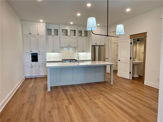 825 NW 14th Street, Bentonville, AR 72712