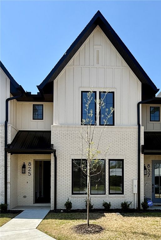 825 NW 14th Street, Bentonville, AR 72712