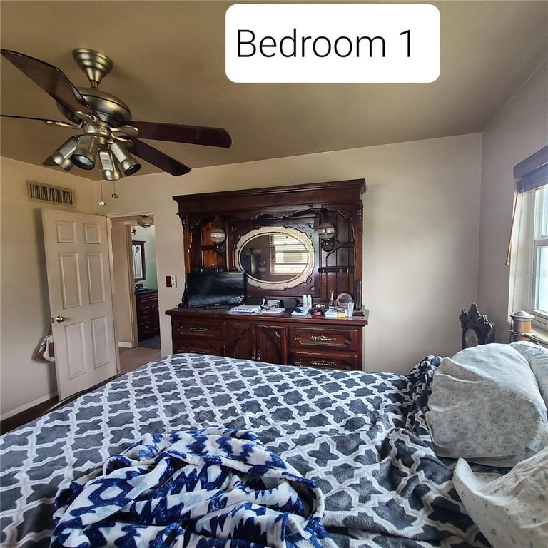 Image 30 of property listing at 6885 29TH TER N TERRACE, St Petersburg, FL 33710