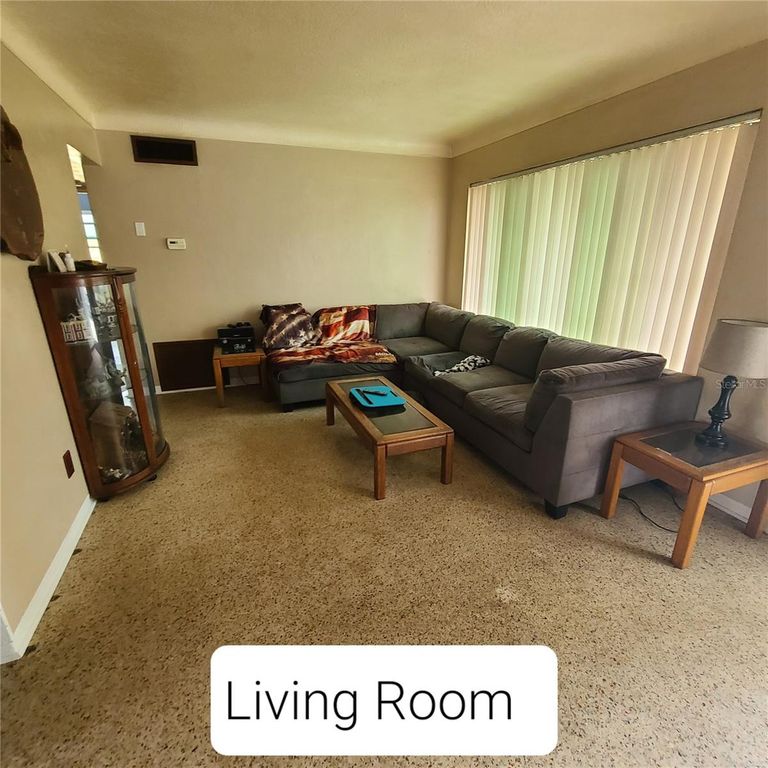 Image 8 of property listing at 6885 29TH TER N TERRACE, St Petersburg, FL 33710