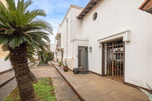 2744 Briarhurst Drive 16, Houston, TX 77057