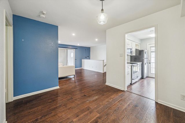 2744 Briarhurst Drive 16, Houston, TX 77057
