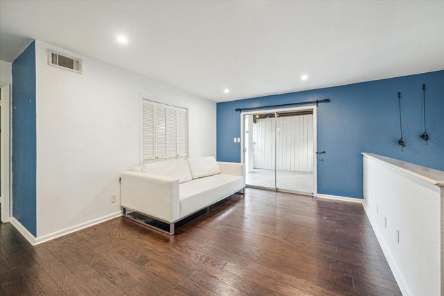 2744 Briarhurst Drive 16, Houston, TX 77057