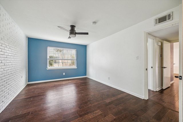 2744 Briarhurst Drive 16, Houston, TX 77057