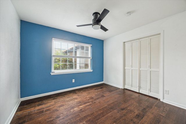 2744 Briarhurst Drive 16, Houston, TX 77057
