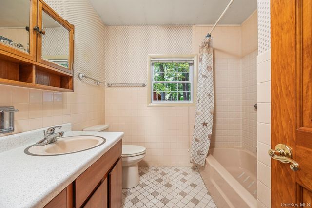 174 County Route 11, Pine Plains, NY 12567