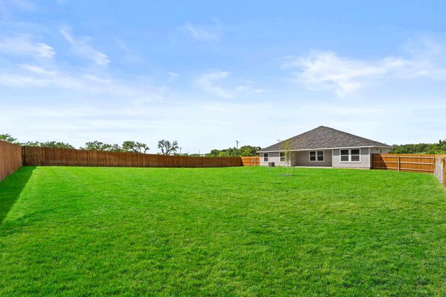 663 Ebbsfleet DR, Uhland, TX 78640