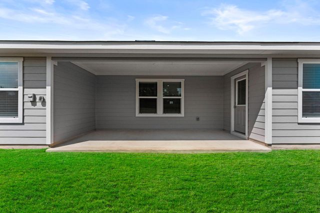 663 Ebbsfleet DR, Uhland, TX 78640