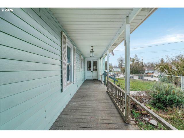 290 N 5TH St, St Helens, OR 97051