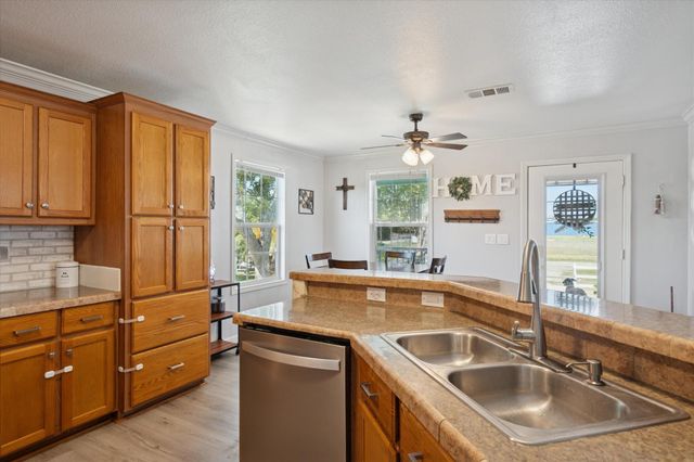 2385 Broadway Street, Dickinson, TX 77539