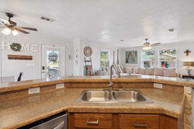 2385 Broadway Street, Dickinson, TX 77539