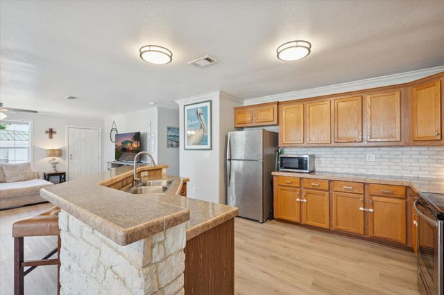 2385 Broadway Street, Dickinson, TX 77539