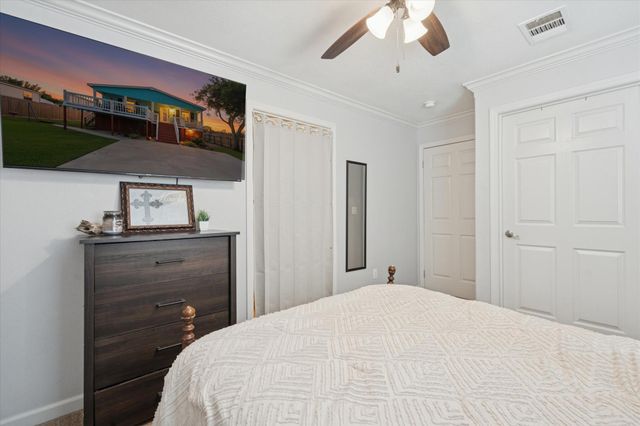 2385 Broadway Street, Dickinson, TX 77539