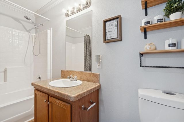 2385 Broadway Street, Dickinson, TX 77539